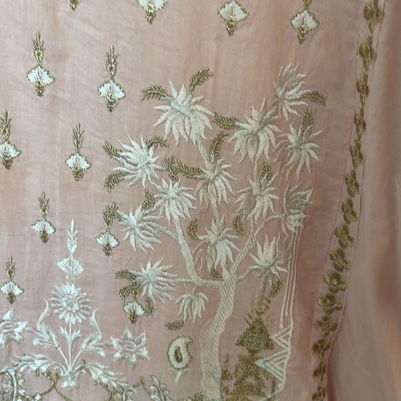Khaadi Pakistani Indian kurta with embroidery on beautiful soft pink color. - Picture 5 of 8